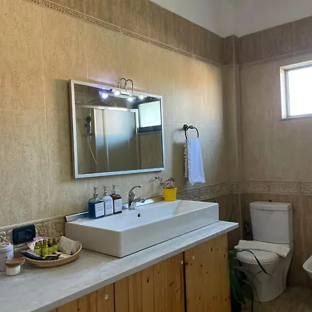 Casa Shprese - The Traditional * 티라나