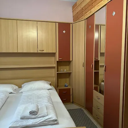 Casa Shprese - The Traditional 티라나