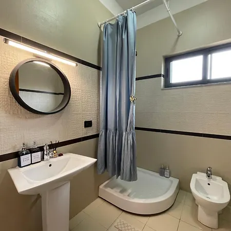 Casa Shprese - The Traditional 아파트 티라나